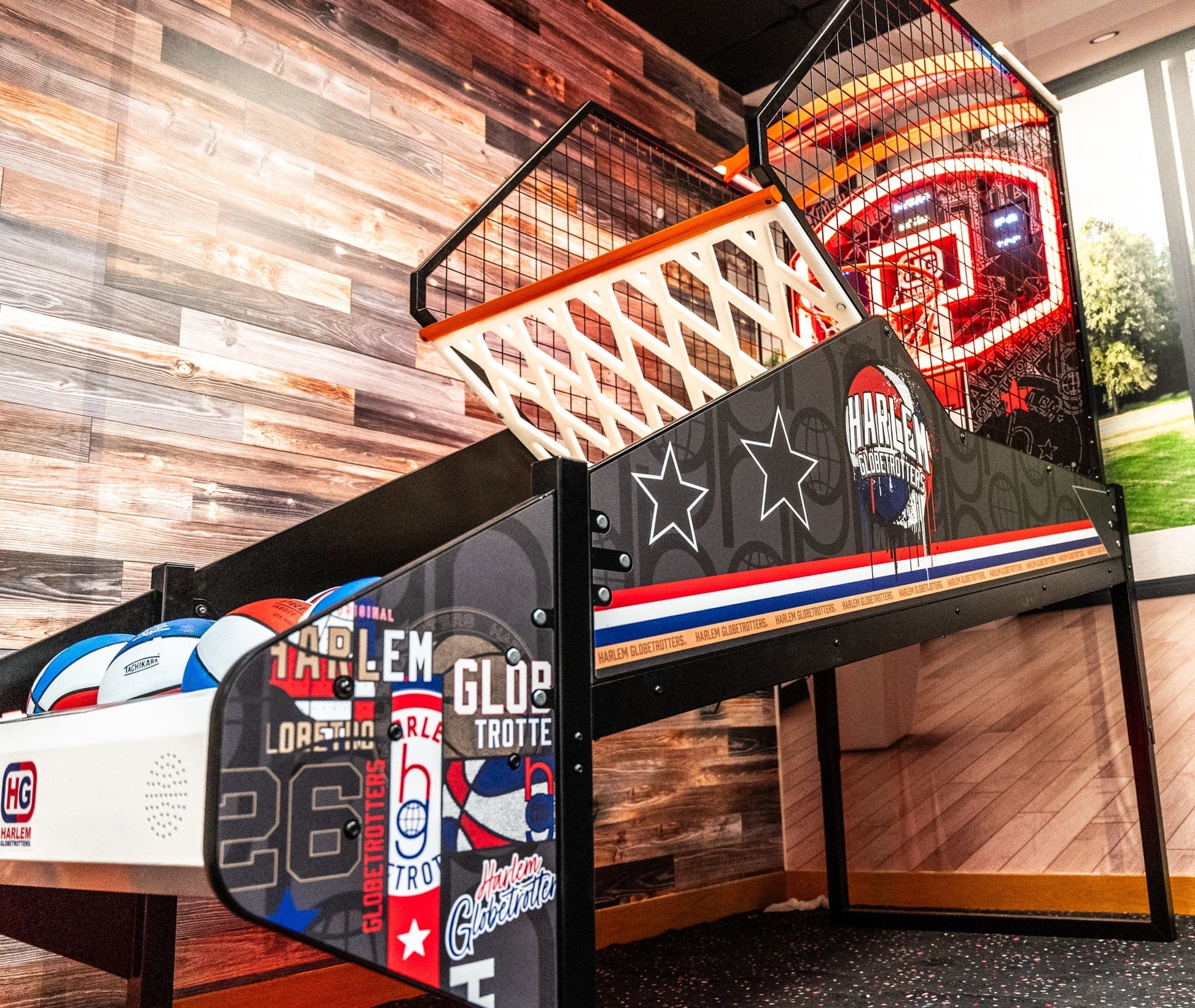 Harlem Globetrotters "Modern" game with Floor Mat  Innovative Concepts in Entertainment, Inc.   